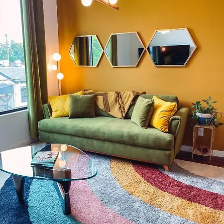 Vintage Vibes - Minutes From The Broadway Buzz Villa